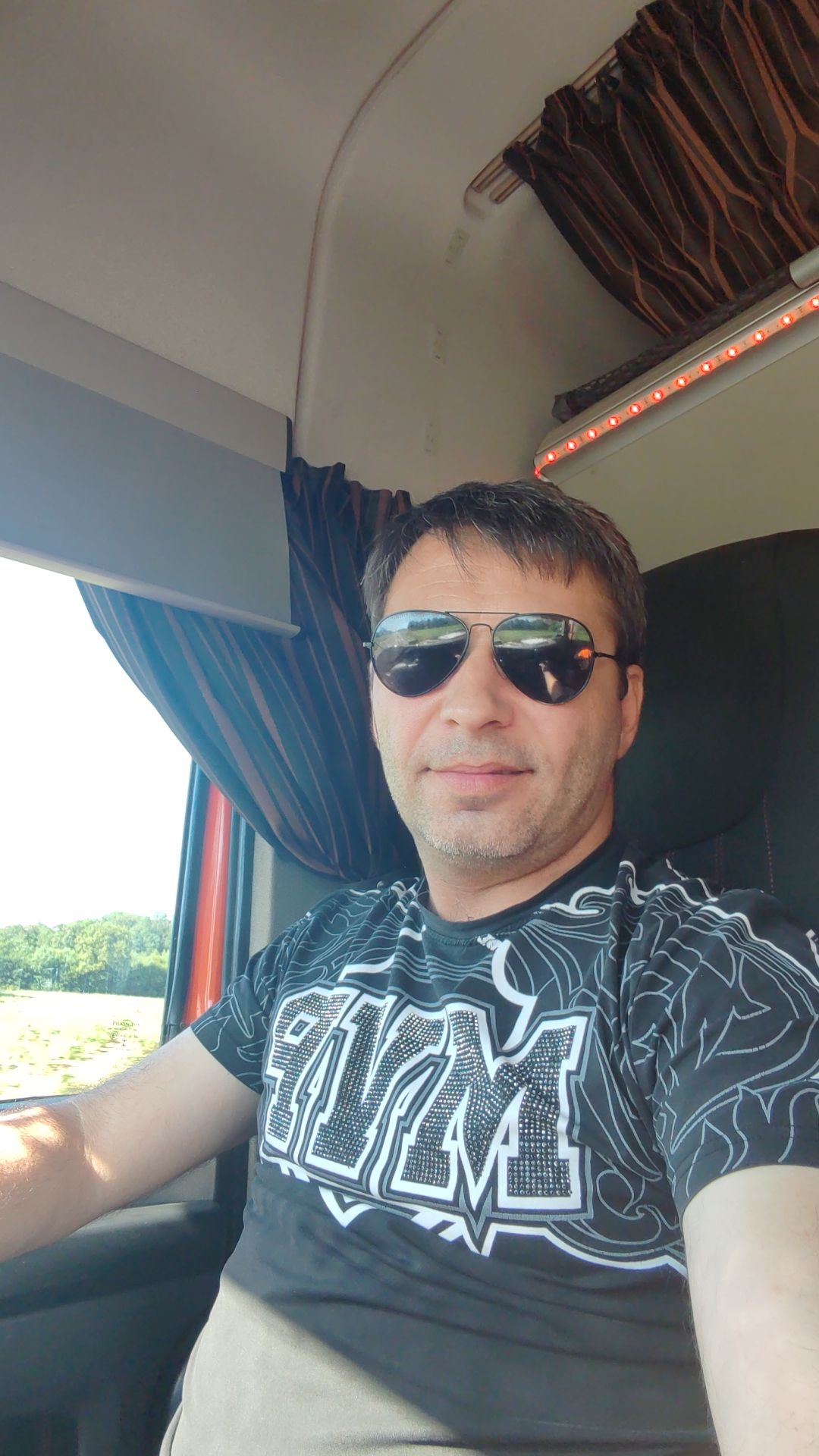 Smail - Reugney - Doubs | Rencontre gay