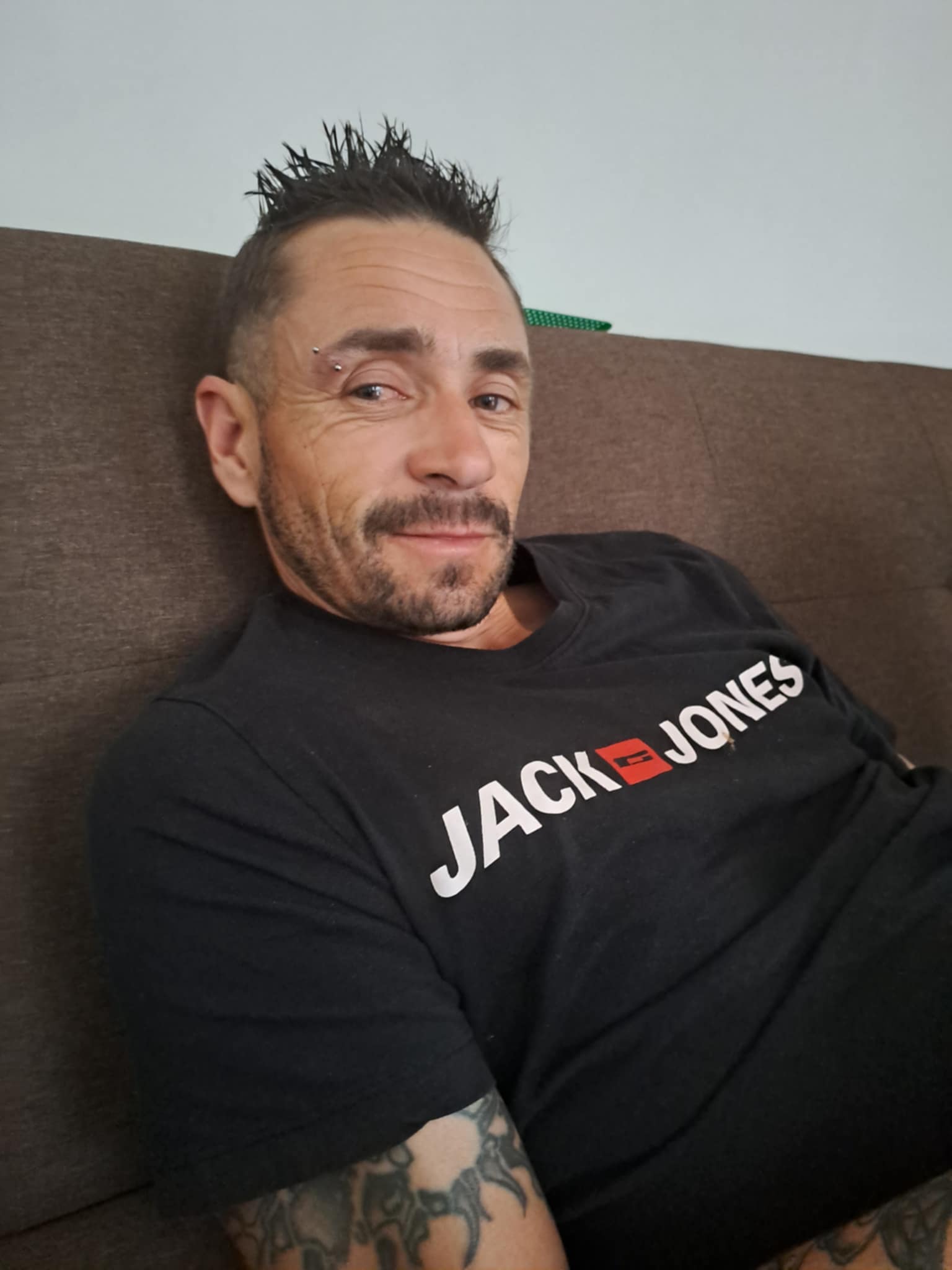 Djovanny - Digna - Jura | Rencontre gay